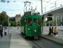 Mit diesem Tram gibt es, soviel ich weiss, jeden Sonntag �ffentliche Stadtrundfahrten. Hier bei einer solchen Fahrt am Bahnhof in Basel am 01.05.2004.