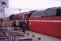 BR 18 201 in Hamburg-Altona vor dem Konzert-Express