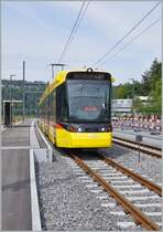 Gelbe Züge: der neue Waldenburgerbahn WB Be 6/8 101 auf Testfahrt wartet auf den neu verlegten Meterspurgeleisen in Bubendorf Bad auf die Weiterfahrt. Durch die Umspurung von 75 cm auf Meterspur erhält das  Waldenburgeli  ein ganz neuen Charakter. 30. August 2022