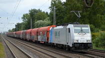 LINEAS Group NV/SA, Bruxelles [B] mit  186 456-0  [NVR-Nummer: 91 80 6186 456-0 D-Rpool] und einem Coilzug am 29.08.22 Vorbeifahrt Bahnhof Dedensen-Gümmer.