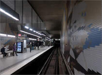 U-Bahnhof Rathenauplatz in Nürnberg -

- der automatisch betrieben Linien U2 und U3. Das Bild entstand aus dem Fahrgastraum eines Zuges der U3, deren Strecke .an dieser Station mit der U2 zusammengeführt wird. Die Decke der Station wird nach Norden hin höher, da darüber das Gelände ansteigt. Somit ist auch der zu überwindende Höhenunterschied am Südausgang wesentlich geringer, als auf der gegenüberliegenden Seite.

18.01.2022 (M)
