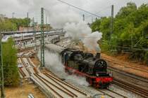 78 468 & 212 007-9 mit Sonderzug bei der Ausfahrt in Solingen Hbf, August 2022.