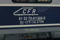 Die Beschriftung am CFR 61 53 70-91 004-9 RO-CFR Călători WLAB-mee im D 347  Dacia  nach Bucureşti Nord, am 15.08.2022 in Wien Hauptbahnhof.