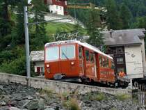 G�tertriebwagen 3062 mit G�terwagen in Zermatt. 10.08.07