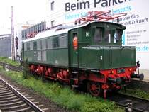 03.09.2006: Museumslok E04 11 pr�sentiert sich auf der Fahrzeugschau zum Osnabr�cker Dampflokfest