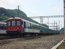 Ersatzschnellzug Basel-Z�rich mit BDt Steuerwagen, EW I und EW II sowie einer schiebenden Re 4/4 II am Zugschluss. Aufgenommen beim Aarauer Schachen am 19.07.2007