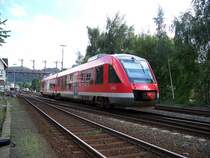 Ein Vt 648 f�hrt nach Holzminden aus dem Bad Harzburger Bahnhof (18.8.2007)