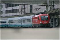 Ein versuch einer Bodenaufnahme: 1116 164 rollt mit dem EC 87  TIEPOLO , von M�nchen nach Venezia Santa Lucia, in den Bahnhof Kufstein ein. (30.06.07)