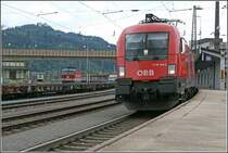 Die Villacher 1116 164 f�hrt mit dem EC 87  TIEPOLO  zum Brenner. Links warten ES64U2-041 und die 1144 205 auf neue Arbeit. (30.06.07) 