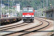 Die Innsbrucker 1144 259 rollt mit dem t�glichen G�terzug, von Rosenheim Richtung W�rgel, in dem Bahnhof Kufstein ein. (30.06.07)