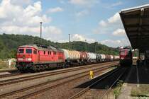 232 117 - eine Ludmilla mit Topfl�ftern - bollert im Leerlauf mit dem vollen Spritzug zum GTL Rh�sa am 24.08.07 im Bf Nossen vor sich hin.