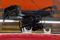 Der Stromabnehmer eines historischen Metrozuges. (Madrid, November 2022)