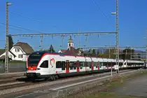 RABe 521 014, auf der S26, durchfährt am 27.10.2022 den Bahnhof Rupperswil.