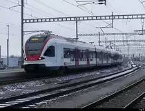 SBB - RABe 523 048 bei der einfahrt im Bhf. Oensingen am 18.12.2022