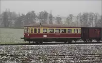Weihnachtsfahrt des Kanderli.

VT 3 der Kandertalbahn mit dem Museumszug bei Rümmingen. Dezember 2022. 