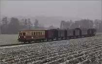 Weihnachtsfahrt des Kanderli.

VT 3 der Kandertalbahn mit dem Museumszug bei Rümmingen. Dezember 2022. 