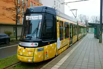 Frankfurts Neue VGF Alstom Citadis SX05 T-Wagen 305 am 21.12.22 in Frankfurt am Main Rebstockbad