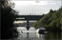 Grüne Linien, zwischen Fridhemsplan und S:t Eriksplan - 

Auf den ersten Blick kein Bahnbild, doch beim genaueren Hinsehen kann ein U-Bahnzug entdeckt werden. Beim Umbau der S:t Eriksbron in den Jahren 1935 bis 1937 wurde der Einbau der Bahn in der unteren Ebene planerisch schon berücksichtigt. 

16.08.2007 (M) 