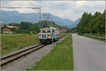 Vor der Kulisse des Wilden Kaisers rollt Lok 5 in den Haltepunkt Hechtsee ein. (30.06.07)