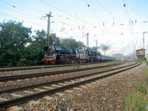 Der Heizhausexpress vom SEM gezogen von 35 1097-1 und 35 1019-5 beim verlassen vom Bahnhof Dresden-Neustadt.24.08.07.