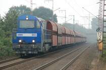 Diesellok der Reihe MaK G 2000, hier RAG 903 (heute RBH) am 01.09.2007 unterwegs mit Kohlewagenzug in Recklinghausen am Bahn�bergang B�rster Weg.