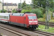 101 022 mit IC 2131 (Norddeich Mole-Cottbus), am 27.08.2007, bei der Ausfahrt aus Brandenburg Hbf.