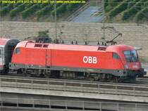1116 012-4 verl��t W�rzburg mit einem EC in Richtung Fulda gebildet aus �BB Eurofirmawagen. Die Lok ist Schlu�lok, der Zug wurde als Sandwich mit einer weiteren 1116 gefahren. Foto: 28.08.2007