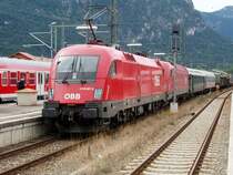 1116 027-2 und 1216 36 mit einem G�terzug aus Reutte nach Innsbruck in Garmisch-Partenkirchen. 17.08.07