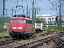 Br.115 448-3 fuhr als Lokzug durch den Bahnhof M�nchen-Pasing, w�hrend im Hintergrund eine Br.189 (Dispolok) ebenfals als Lokzug entgegen kam. Aufgenommen im August 2007 in M�nchen-Pasing.