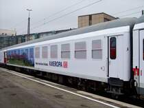 Hinter dem ehemaligem Bahnpostwagen ein Schnellzugwagen eventuell sogar ein ehemaliger Gesellschaftswagen. Aufgenommen am 30.08.07.