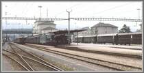 Stelldichein in Porrentruy im Schweizer Jura als die Bahn noch gr�n war. Re 4/4 I, Re 4/4 II und Ae 6/6. (Archiv 06/77)