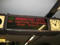 Zugzielanzeiger der Hamburger U-Bahn, hier im Hauptbahnhof S�d f�r die U1 nach Norderstedt-Mitte mit weiteren Halten in: Steinstra�e, Me�berg, Jungfernstieg, Stephansplatz, Hallerstra�e, Klosterstern, Kellinghusenstra�e, Hudtwalckerstra�e, Lattenkamp, Alsterdorf, Segelmannstra�e, AIRPORT EXPRESS Ohlsdorf, Klein Borstel, Fuhlsb�ttel, Fuhlsb�ttel-Nord, Langenhorn Markt, Langenhorn-Nord, Kiwittsmoor, Ochsenzoll, Garstedt.