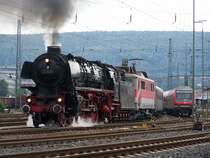 Die Br. 01 1066 fuhr am 1.September 2007 mit einer angeb�gelten E-Lok der �bb im Schlepptau, als SDZ von Stuttgart Hbf nach Passau Hbf. Hier bei der Ausfahrt aus dem Bahnhof Aalen.