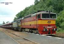 Zwei Baureihe 753, vorn 753 352-4, mit Auto-Ganzzug f�hrt am 16.06.2004 von Frydlant v.Chechach durch den Bahnhof Visnova nach Polen. Personenz�ge (Triebwagen) fahren nur bis zum tschechischen Grenzbahnhof Cernousy.