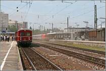 Rauchen am Bahnhof verboten;-) OEC 113 von M�nchen Hbf nach Klagenfurt, mit Kurswagen nach Zagreb Glavni Kolod, durchf�hrt den Bahnhof MOP ohne Halt. (01.07.07)
