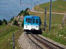 Triebwagen 11 und Beiwagen 21 beginnen die Talfahrt Richtung Arth Goldau.