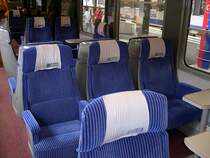 Berner Oberland 2007 - Inneneinrichtung eines 1. Klasse Wagens EW 2 der BLS. Ein Teil der Sitze l�sst sich in verschiedene Richtungen drehen. Spiez, 30.07.2007