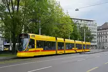 Be 6/10 Tango 181, auf der Linie 11, bedient am 05.05.2023 die Haltestelle am Aeschenplatz.