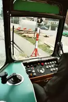 Fahrerplatz eines Freiburger Straßenbahnwagens (Typ GT4). 
Datum: 29.10.1983