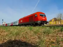 2016 074-4 verlässt mit Zugleistung R5995 den Bhf. Ried; 220411