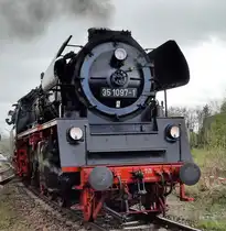 Die 35 1097-1 der IG Traditionslok 58 3047 e.V. Glauchau am 23.04.2023 bei Führerstandsmitfahrten während der Saisoneröffnung im Bw Glauchau.