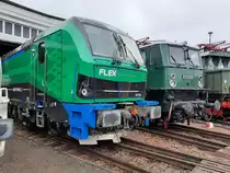 FLEX 192 059 und die E 11 013 der IG Traditionslok 58 3047 e.V. Glauchau am 23.04.2023 während der Saisoneröffnung im Bw Glauchau.