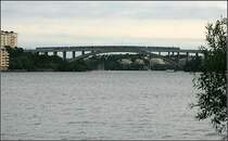 Grüne Linie, Tranebergbro - 

Zwei U-Bahnzüge begegnen sich auf der Brücke über den Tranebergssund. 

21.08.2007 (M)