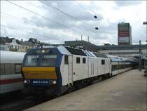 MaK DE 2700-07 vor der Nord-Ostsee-Bahn NOB 80516 nach Westerland (Sylt);  Hamburg-Altona, 13.05.2007
