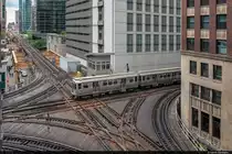 Am 27.09.2022 ist CTA 3453 unterwegs über die Lake/Wells Junction, Chicago, USA