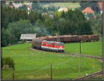 Zwei Dieselloks 2143 066 + 067 donnern mit einem Holzzug �ber den Obdacher Sattel in Richtung Lavanttal.
Obdach 5.9.2007