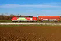 Lokportrait von 185 205 DB Cargo  Das ist grün  mit einem Autoteilezug bei Uffenheim Richtung Würzburg, 06.03.2021
