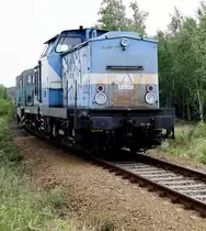 Ausserhalb des Werksgeländes, auf dem Anschlußgleis aufgenommen.
Da auf dem Werksgelände der WISAG GmnH Brieske keine umfangreichen Gleisanlagen vorhanden sind,
muss öfters umrangierte werden. An der Spitze der Rangierabteilung  D-AHG 9800 320 1067-6 
22.06.2023  11:36 Uhr.