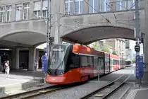 ST. GALLEN (Kanton St. Gallen), 09.05.2023, Zug 4003/4103 der Appenzeller Bahnen (AB) als S21 nach Appenzell bei der Einfahrt in St. Gallen HB