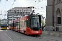 ST. GALLEN (Kanton St. Gallen), 09.05.2023, Zug 4009/4109 der Appenzeller Bahnen (AB) als S21 nach Teufen auf dem Bahnhofsplatz